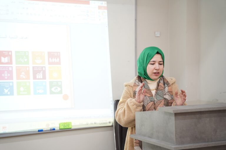 دور المرأة في تحقيق أهداف التنمية المستدامة وتعزيز حقوقها: ندوة في الكلية التقنية الهندسية للحاسوب والذكاء الاصطناعي/ الموصل