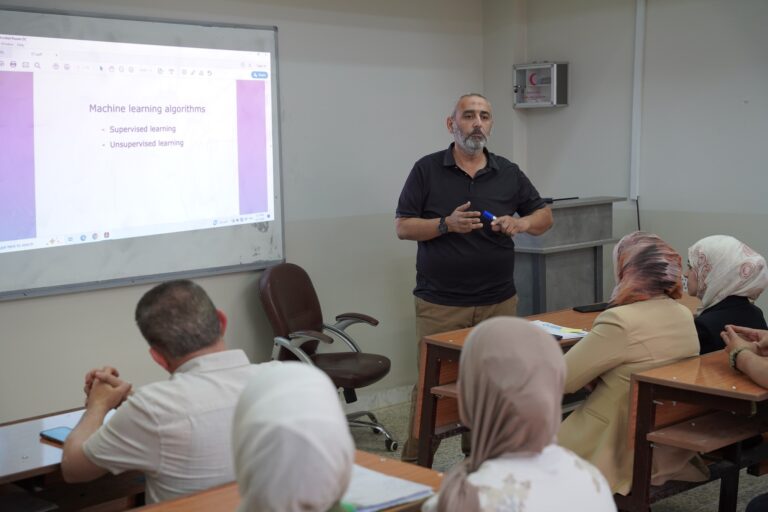“دورة علمية في الذكاء الاصطناعي ضمن برنامج التنمية المستدامة في الجامعة التقنية الشمالية”